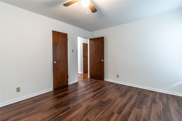 unfurnished room with dark wood-type flooring and ceiling fan