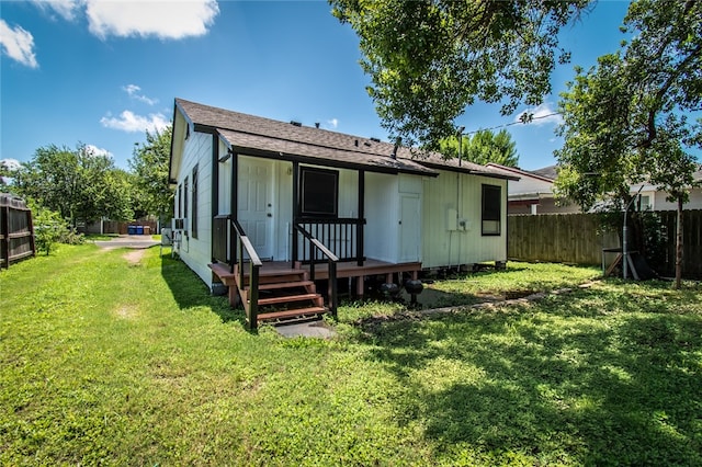 back of house featuring a yard