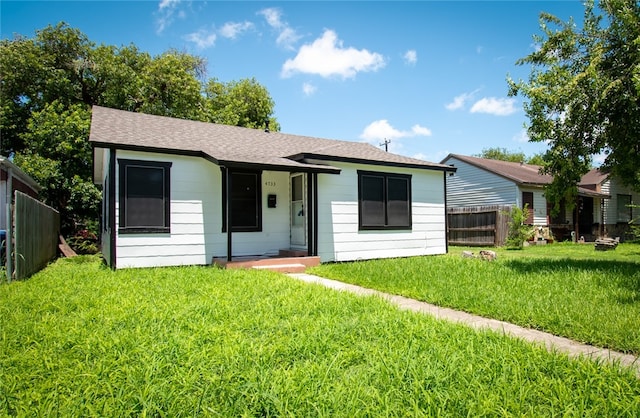 ranch-style home with a front yard