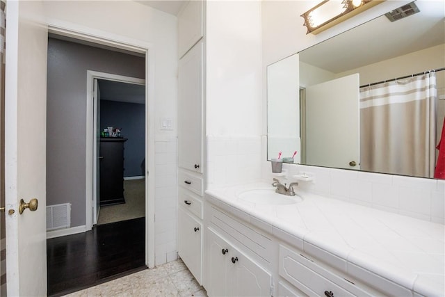 4822 Augusta Dr, Corpus Christi, TX 78413 - full bath featuring vanity