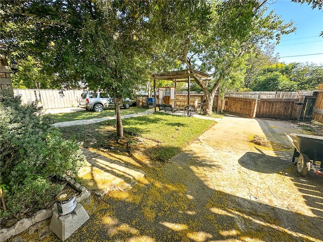 view of yard with a pergola