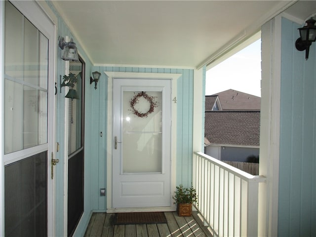 entrance to property with a balcony