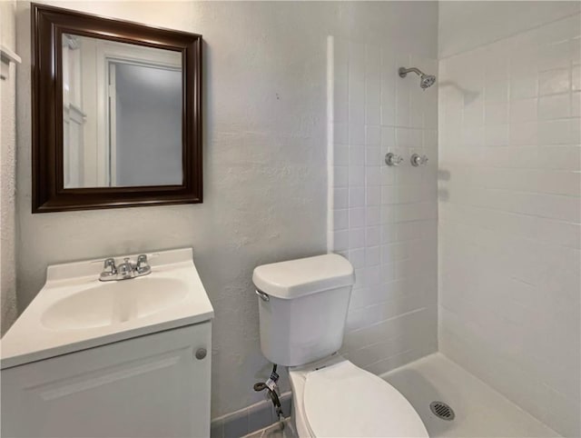 4053 Little John Dr, Corpus Christi, TX 78411 - full bath with vanity, tiled shower, toilet, and a textured wall