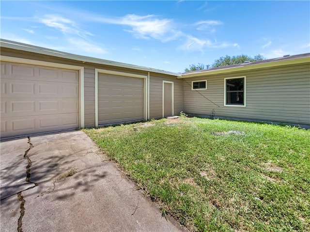4053 Little John Dr, Corpus Christi, TX 78411 - garage with driveway