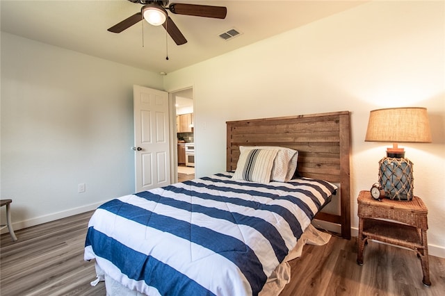 bedroom with dark wood-type flooring and ceiling fan