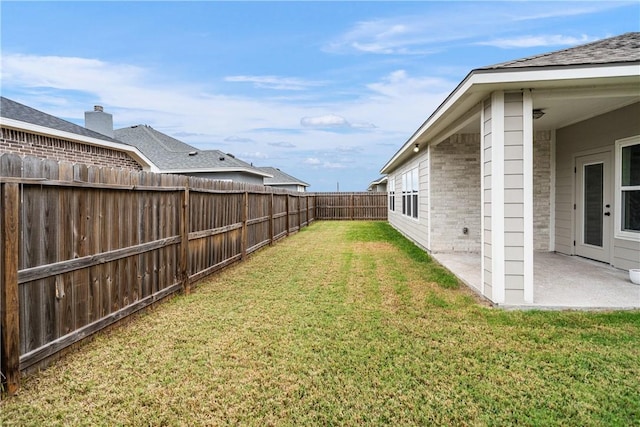 view of yard featuring a patio area