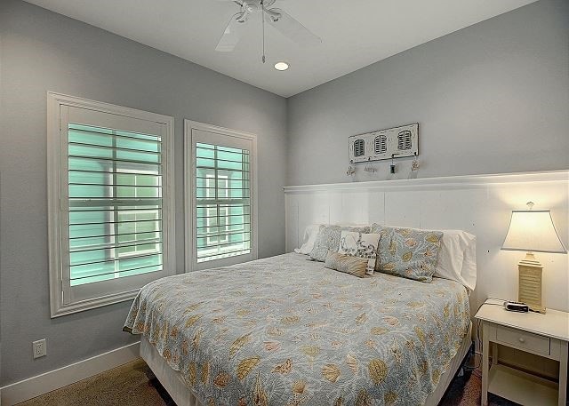 carpeted bedroom with ceiling fan