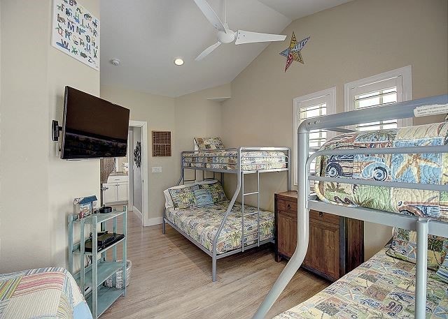 bedroom with ceiling fan, light wood-type flooring, and vaulted ceiling