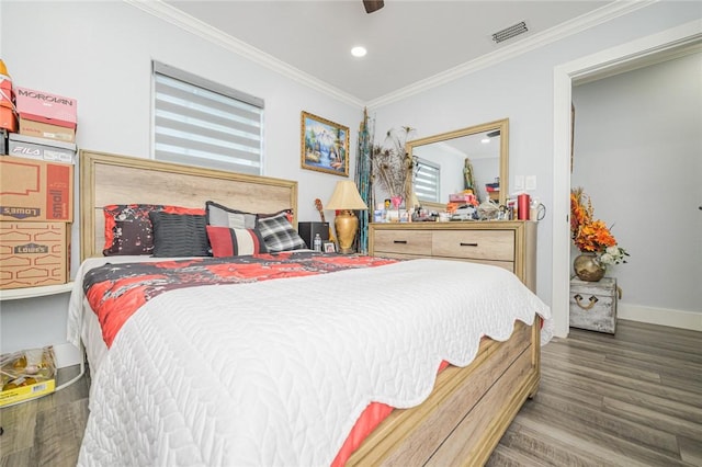 2774 Dallas Ave, Ingleside, TX 78362 - bedroom featuring ornamental molding, wood finished floors, baseboards, recessed lighting, and a ceiling fan