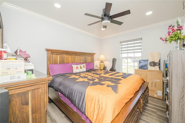 2774 Dallas Ave, Ingleside, TX 78362 - bedroom featuring light wood finished floors, ornamental molding, recessed lighting, and a ceiling fan