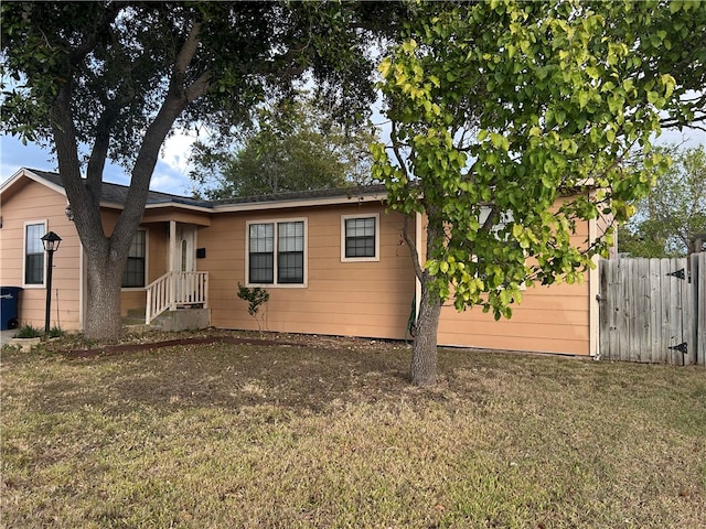 view of front of house with a front yard