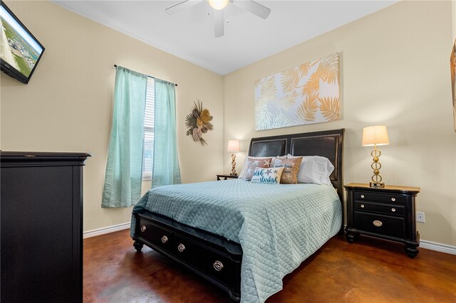 bedroom with ceiling fan