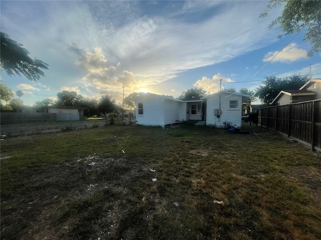 view of yard at dusk