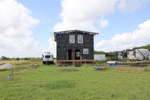 back of house featuring a yard