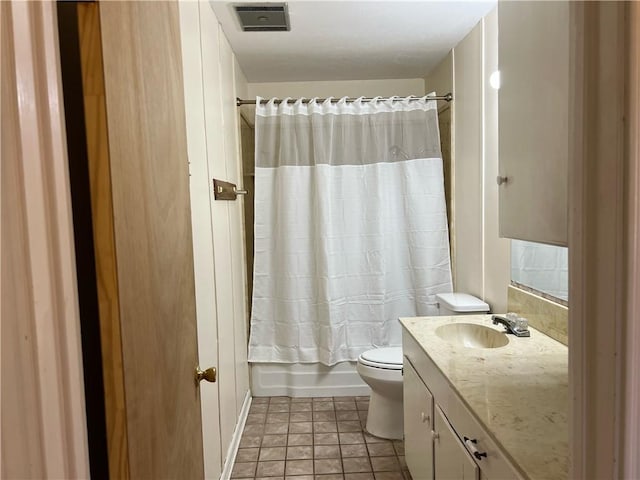 10801 Mayfield Dr, Corpus Christi, TX 78410 - full bathroom featuring vanity, toilet, and shower / tub combo with curtain