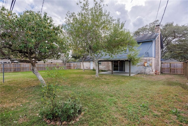 view of yard featuring a patio area