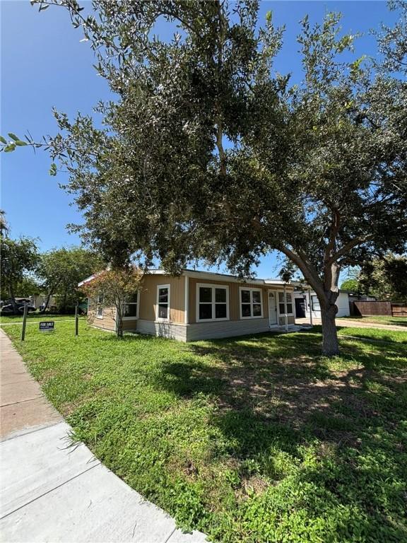 4342 Amherst Dr, Corpus Christi, TX 78412 - ranch-style home with a front lawn