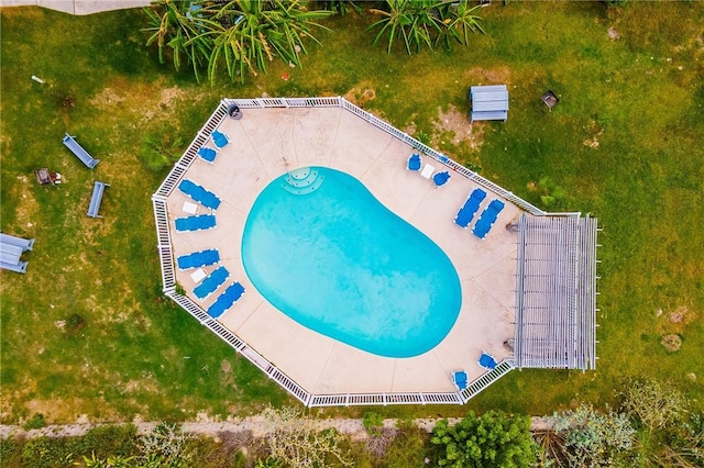 view of swimming pool