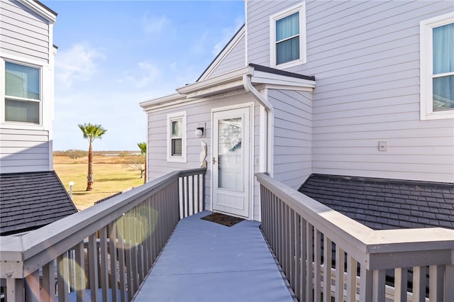 entrance to property featuring a balcony