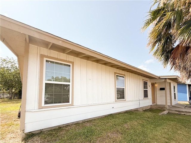 1021 Dona Dr, Corpus Christi, TX 78407 - view of side of property with a lawn and board and batten siding