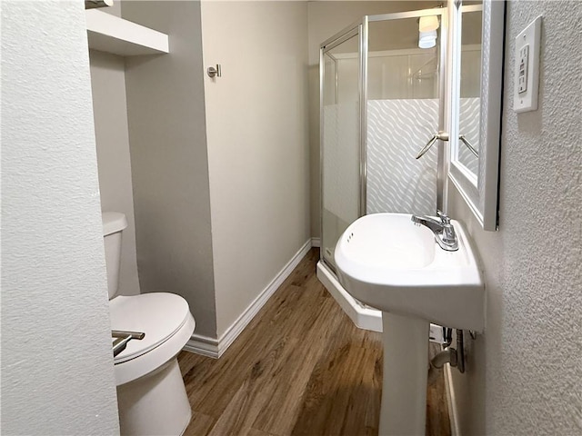 1021 Dona Dr, Corpus Christi, TX 78407 - full bath featuring wood finished floors, a shower stall, toilet, and baseboards
