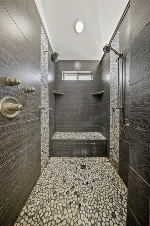 full bath with tiled shower