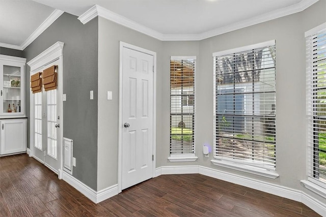7609 Stony Brook Dr, Corpus Christi, TX 78413 - foyer entrance featuring dark wood-type flooring and crown molding