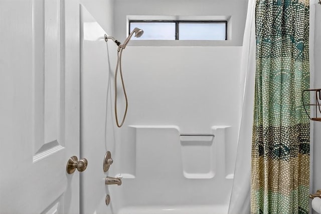 7609 Stony Brook Dr, Corpus Christi, TX 78413 - full bathroom with shower / bathtub combination with curtain