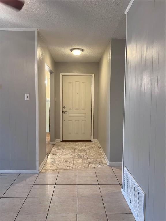 5825 San Saba Dr, Corpus Christi, TX 78407 - hallway featuring a textured ceiling and baseboards