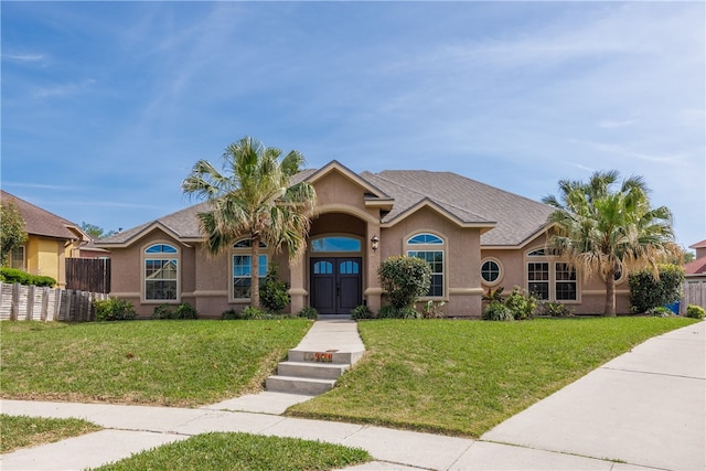 view of front of home featuring a front yard