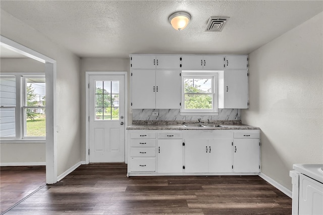 130 N Houston St, Aransas Pass, TX 78336 - kitchen with dark wood-style flooring, visible vents, a sink, and a healthy amount of sunlight