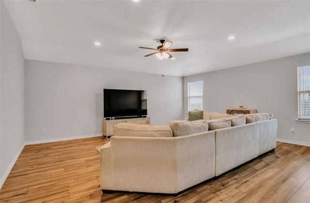 7602 Bayley Ln, Corpus Christi, TX 78414 - living area featuring ceiling fan, light wood finished floors, baseboards, and recessed lighting