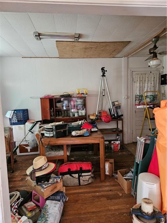 misc room featuring dark wood-type flooring and ceiling fan