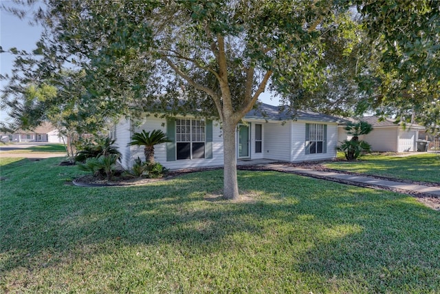 view of front of house with a front yard