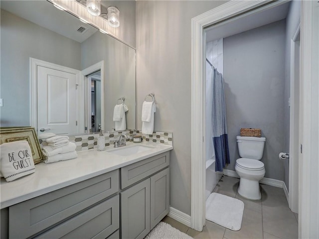 bathroom with tasteful backsplash, shower / bath combo, visible vents, toilet, and vanity