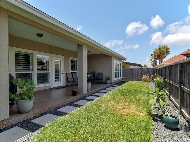 view of yard featuring a patio