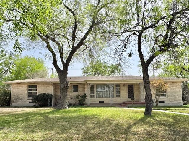 602 E 6th St, Bishop, TX 78343 - single story home with crawl space and a front yard
