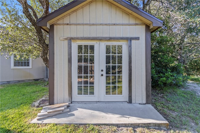 view of outbuilding featuring a lawn