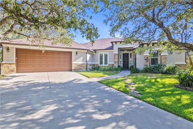 view of front of home featuring a garage and a front yard