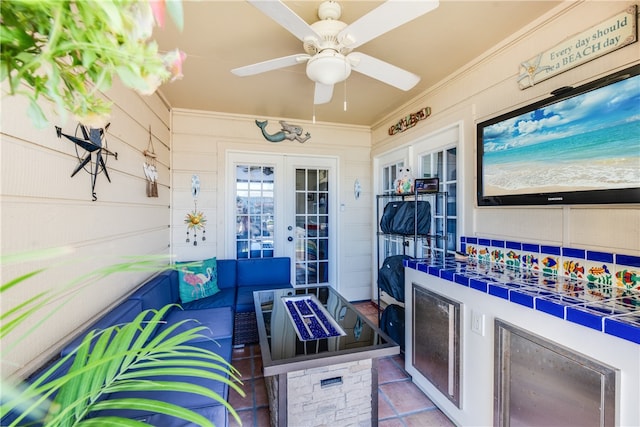 view of patio featuring outdoor lounge area and ceiling fan