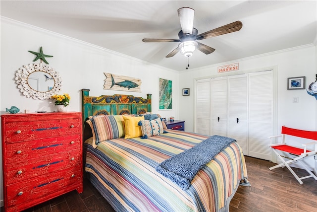 bedroom with a closet, ceiling fan, crown molding, and dark wood-type flooring