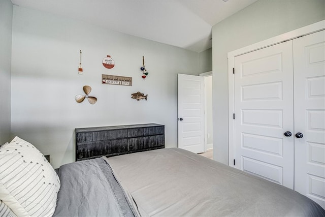1931 Eskridge St, Port Aransas, TX 78373 - bedroom featuring a closet