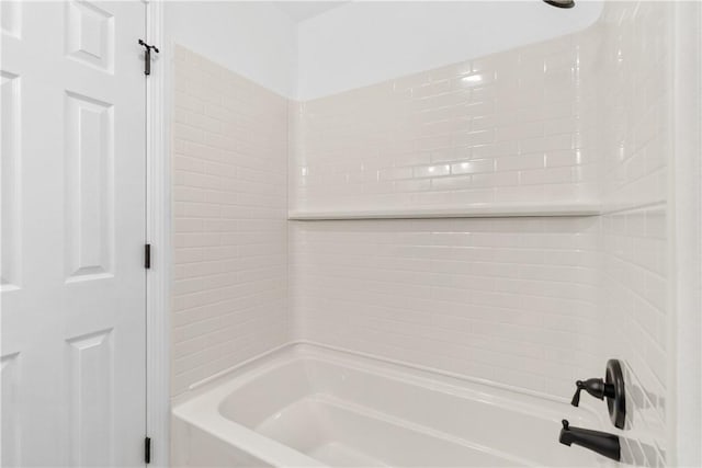 bathroom with shower / bathtub combination