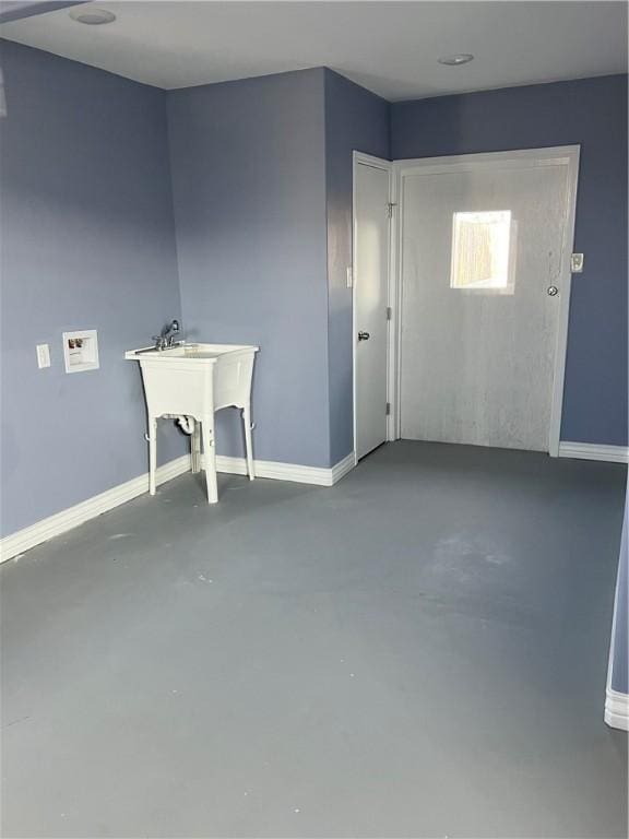 empty room featuring concrete floors and baseboards