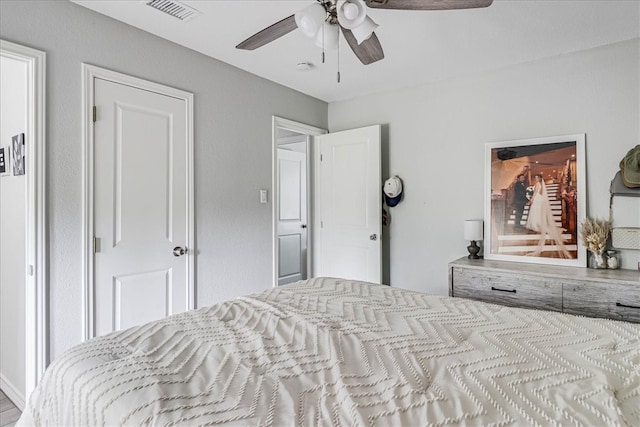 bedroom with ceiling fan