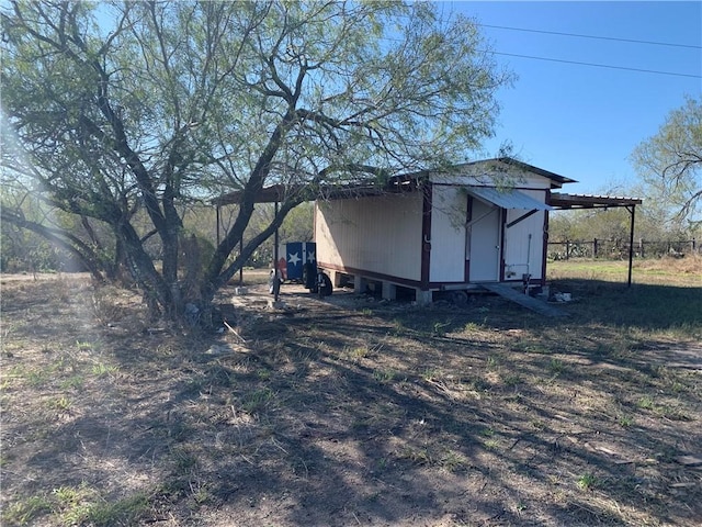 view of yard with a shed