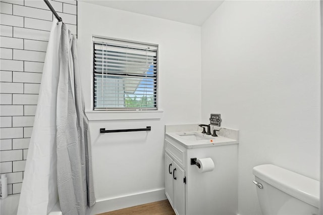1406 Hwy 72, Three Rivers, TX 78071 - full bath featuring vanity, a tile shower, and wood finished floors