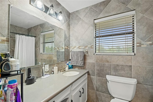 1406 Hwy 72, Three Rivers, TX 78071 - bathroom with vanity, tile walls, a shower with curtain, and backsplash