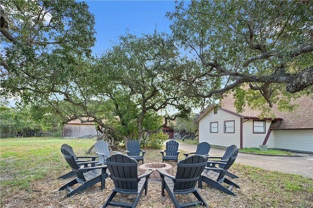 view of yard featuring a fire pit