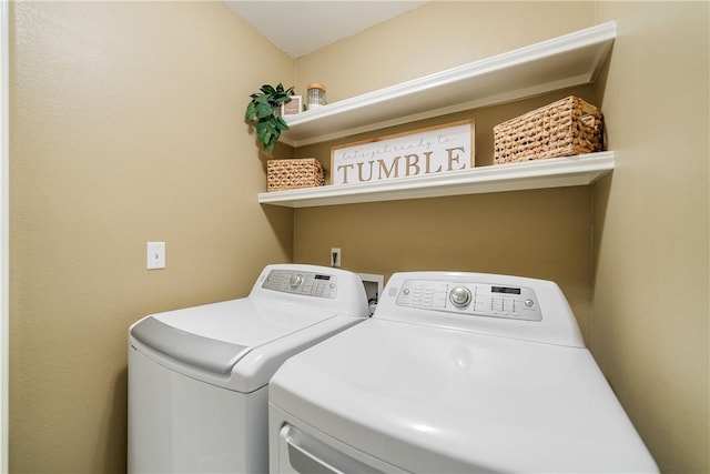 5909 Sutherland Dr, Corpus Christi, TX 78414 - laundry area featuring independent washer and dryer
